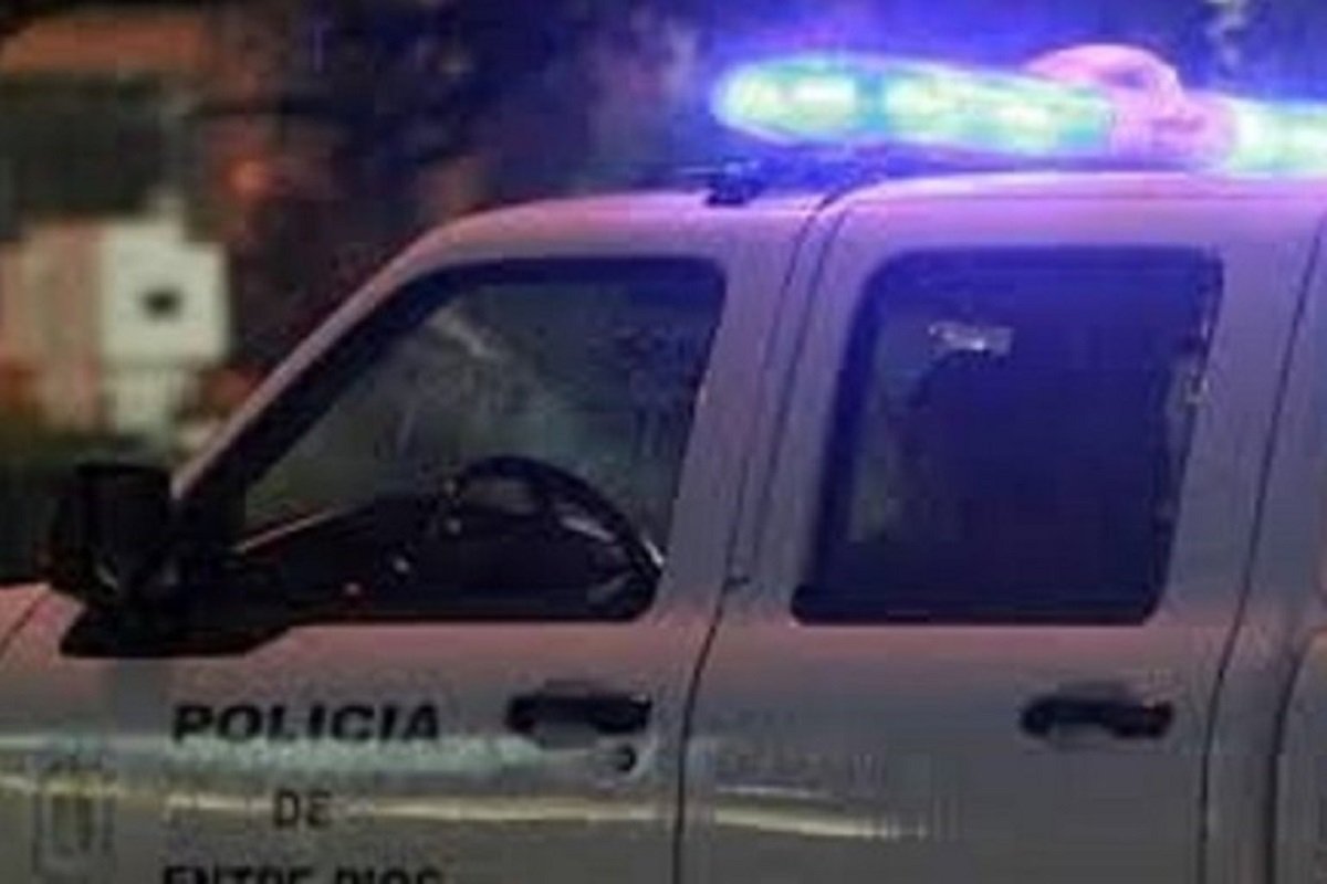 La agente deber&aacute; cumplir reposo laboral y una interconsulta con un especialista en traumatolog&iacute;a.