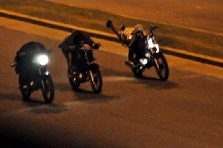 Vecinos de Villa Adela reclaman m&aacute;s controles ante el aumento de las "picadas de motos"