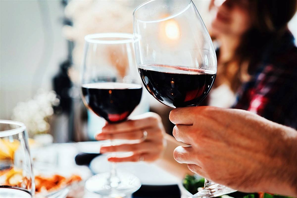 La invitaci&oacute;n es para el viernes 10 de abril, de 21 a 24 hs, en la Bodega Robinson.