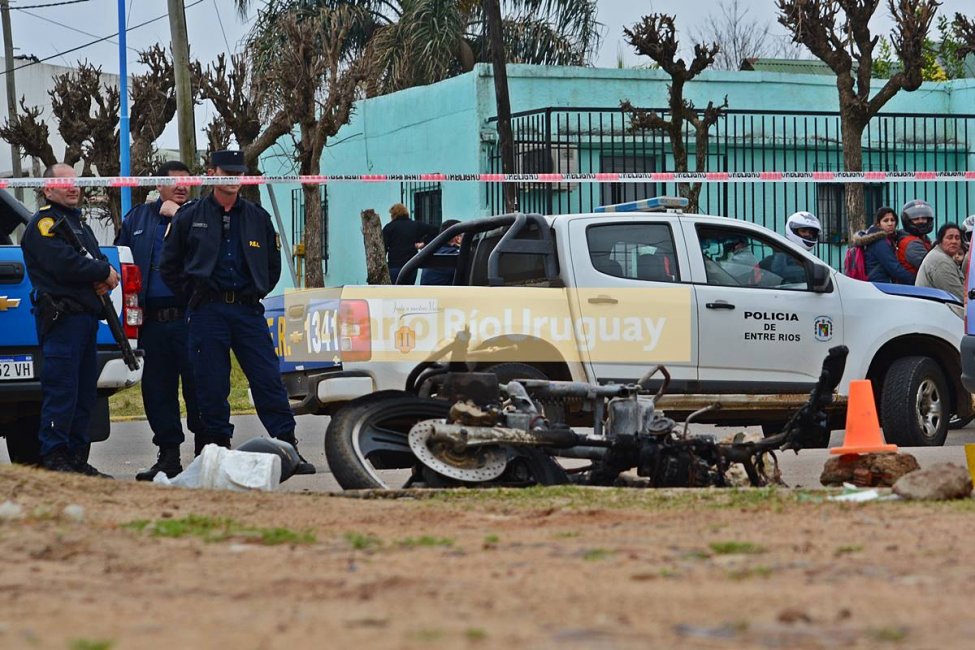Una polic&iacute;a abri&oacute; fuego por una pelea de barras y mat&oacute; a un vecino de calle Concejal Veiga