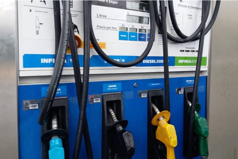 El gobierno aplic&oacute; una suba parcial del impuesto a los combustibles