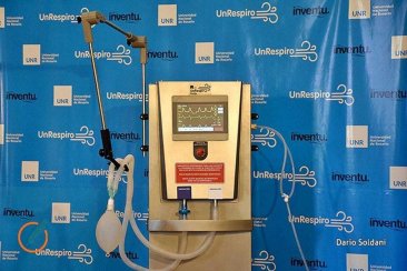 El respirador artificial que presentaron en Rosario. El respirador artificial que presentaron en Rosario.
