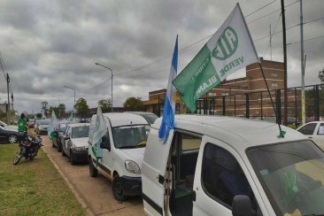 Comenzó la caravana de protesta. Comenzó la caravana de protesta.