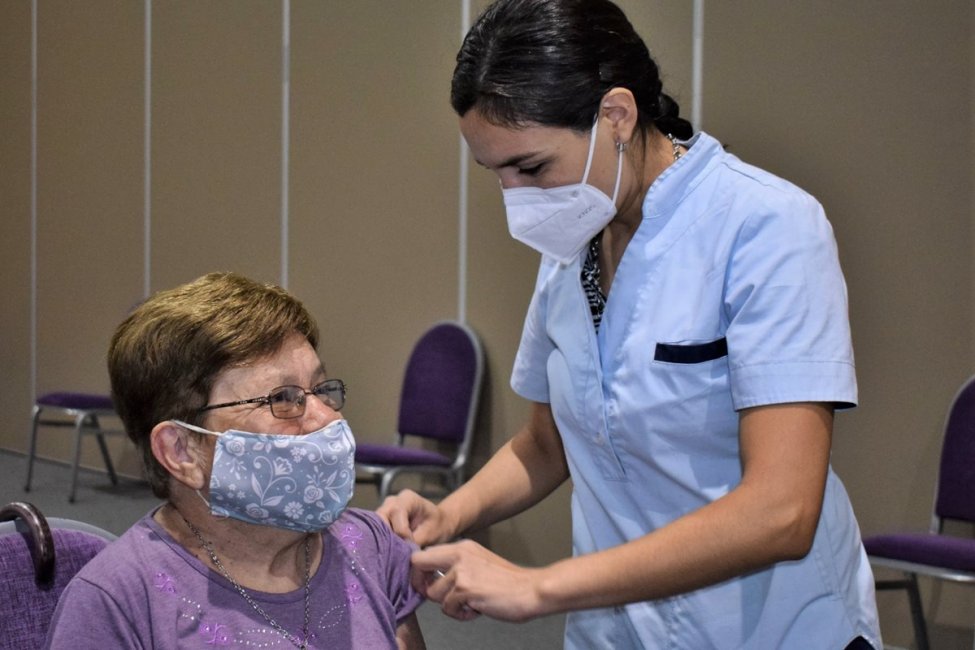 María de los Milagros recibió la primera vacuna y pidió que "la foto salga en todos lados"