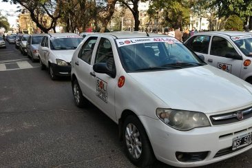 Los remiseros protestarán si no son recibidos por el intendente Azcué. Los remiseros protestarán si no son recibidos por el intendente Azcué.