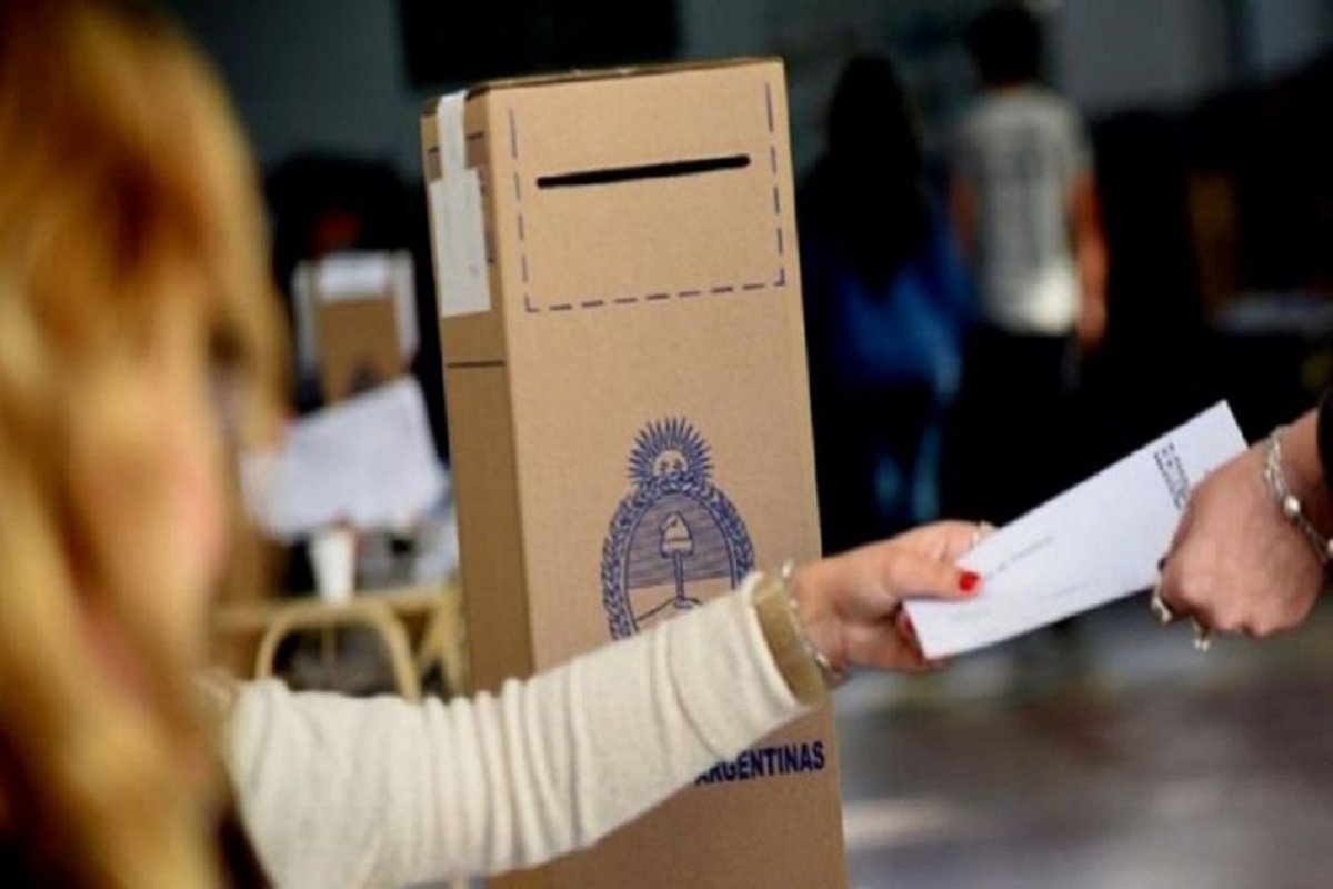 Las autoridades de mesa podrán recibir hasta un monto total de 80.000 pesos. Las autoridades de mesa podrán recibir hasta un monto total de 80.000 pesos.