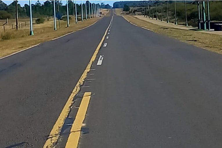 Frigerio visitó el emprendimiento del Dibu Martinez y se comprometió a reparar el  acceso a Puerto Yeruá