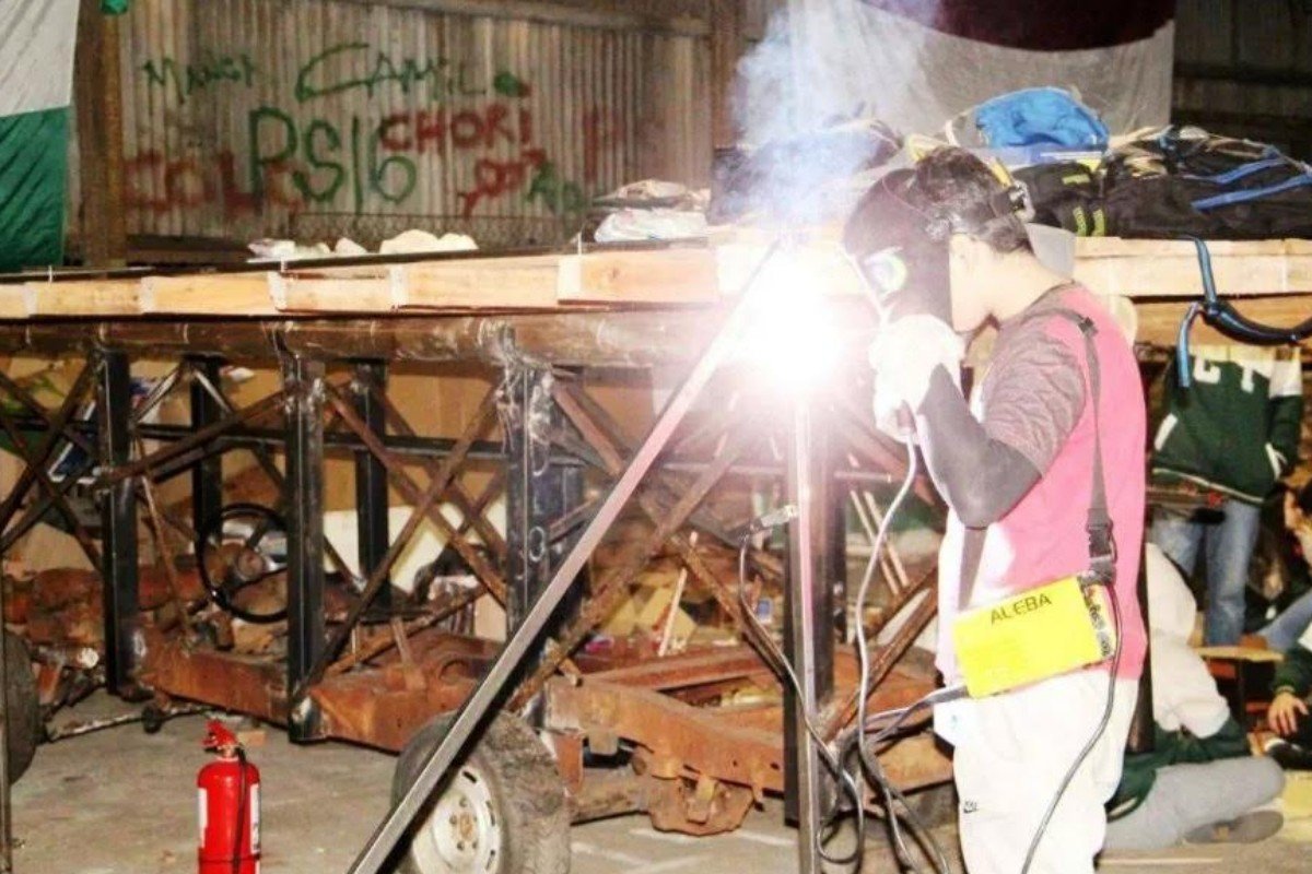 Los estudiantes ya comenzaron a trabajar en sus carrozas.
