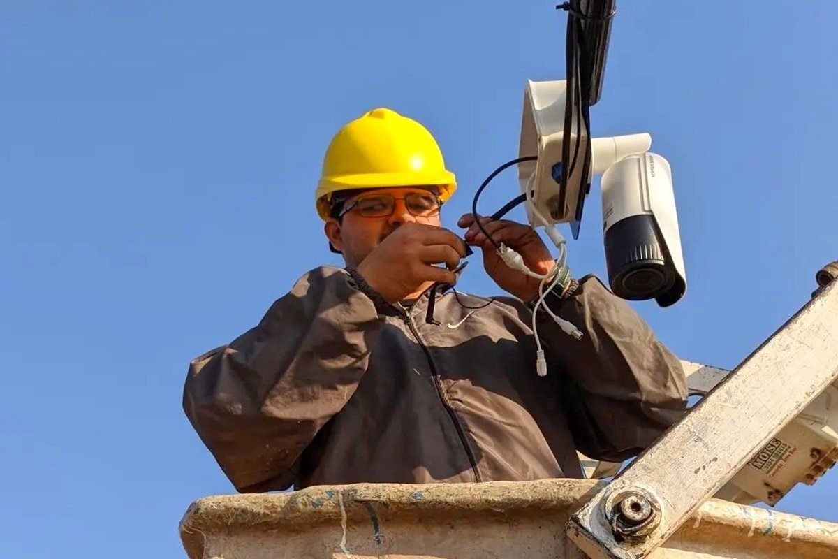 La contrataci&oacute;n del hidroelevador incluye el servicio de chofer.