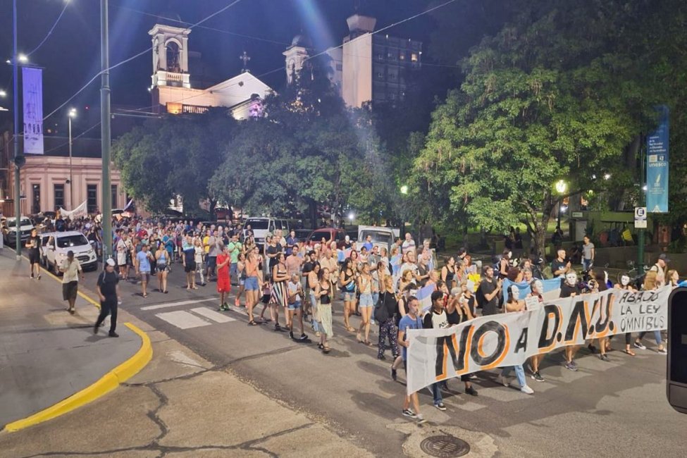 Una ciudad entrerriana volvió a protestar contra el DNU y promete continuar con las convocatorias