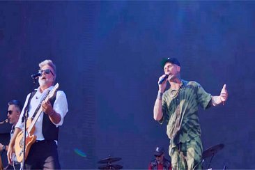 La banda se subió por primera vez al escenario del Cosquín Rock. La banda se subió por primera vez al escenario del Cosquín Rock.