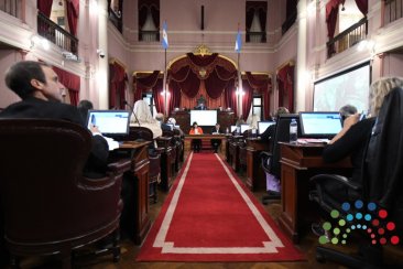 Se busca prohibir que los gobernadores y vicegobernadores cobren esas pensiones. Se busca prohibir que los gobernadores y vicegobernadores cobren esas pensiones.