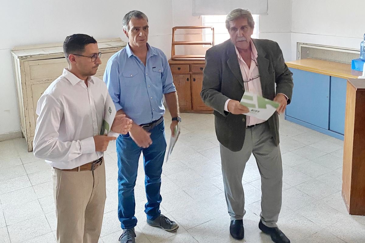 Ortiz, Kueider y el ministro Grieve en el acto de asunci&oacute;n.