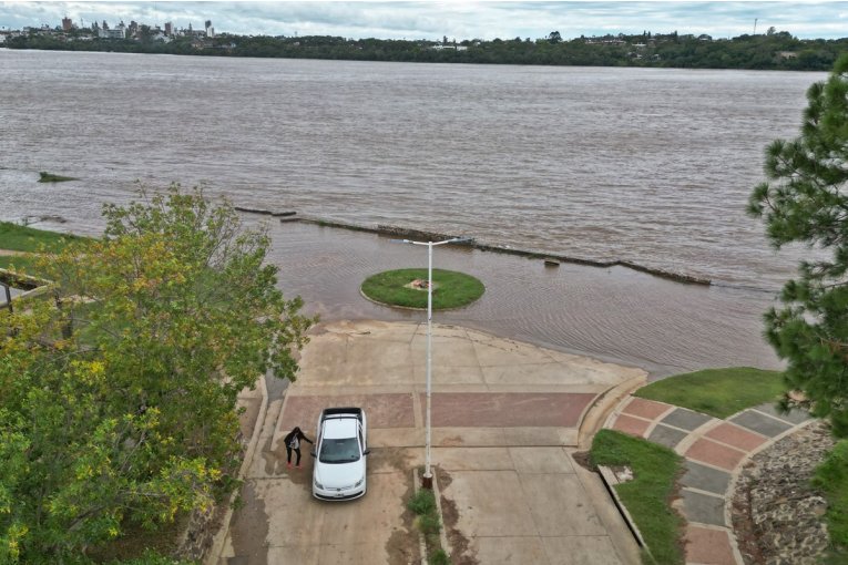 Salto Grande anuncia otro incremento en la altura del río frente al puerto local