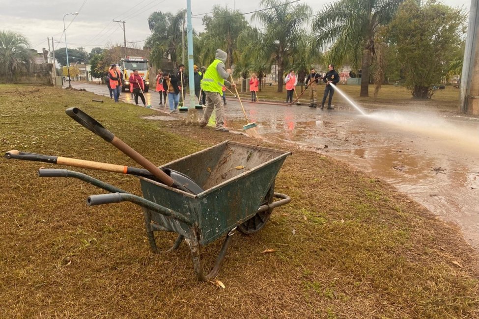 Azcué destacó que la bajante del río fue "mayor a la que se esperaba"