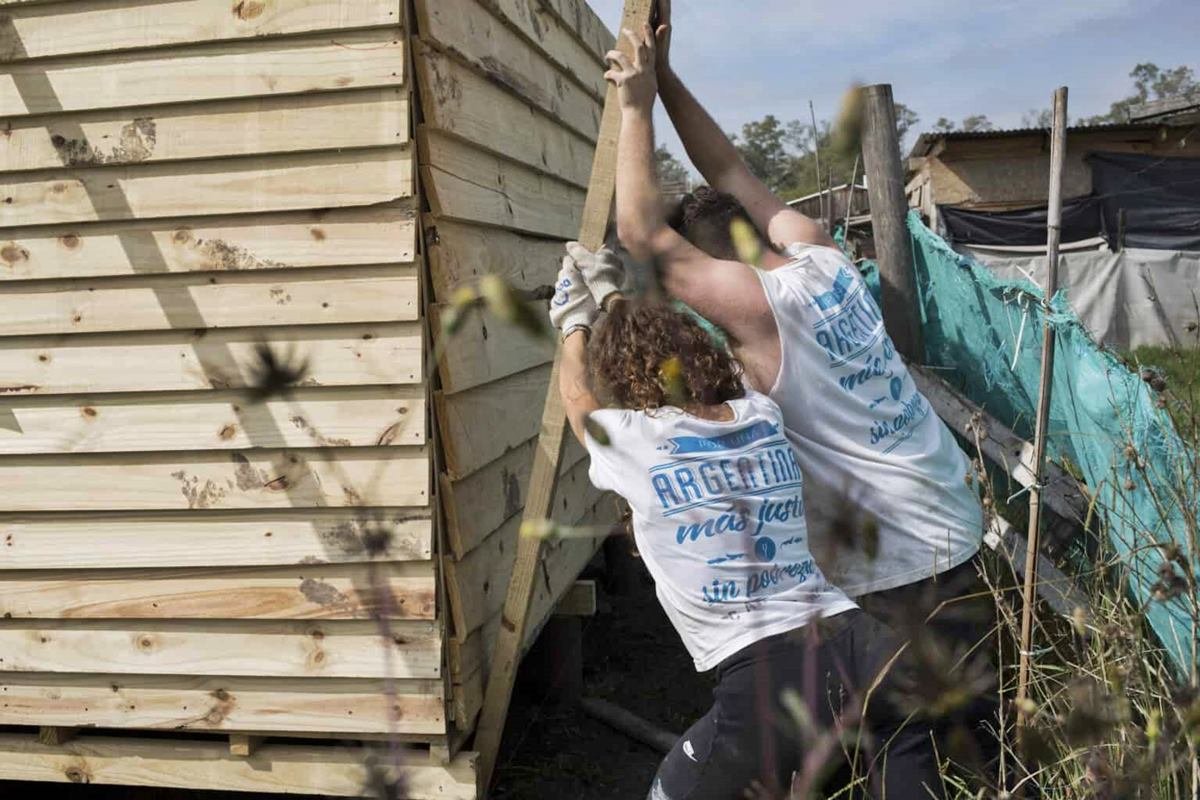 Se covoca a voluntarios que quieran colaborar en la construcci&oacute;n.