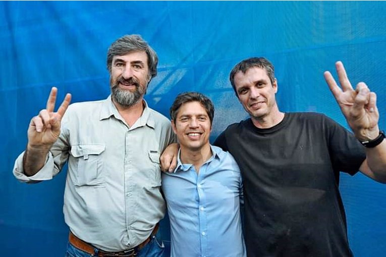 Giano y Cresto junto a Kicilfof en el acto por el Día de la Lealtad
