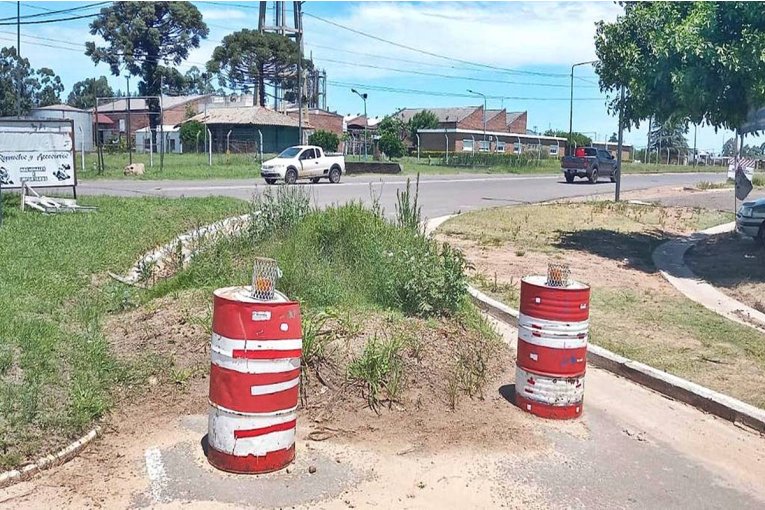 Vecinos de uno de los accesos a Concordia reclaman que se retomen las obras que se detuvieron hace un año