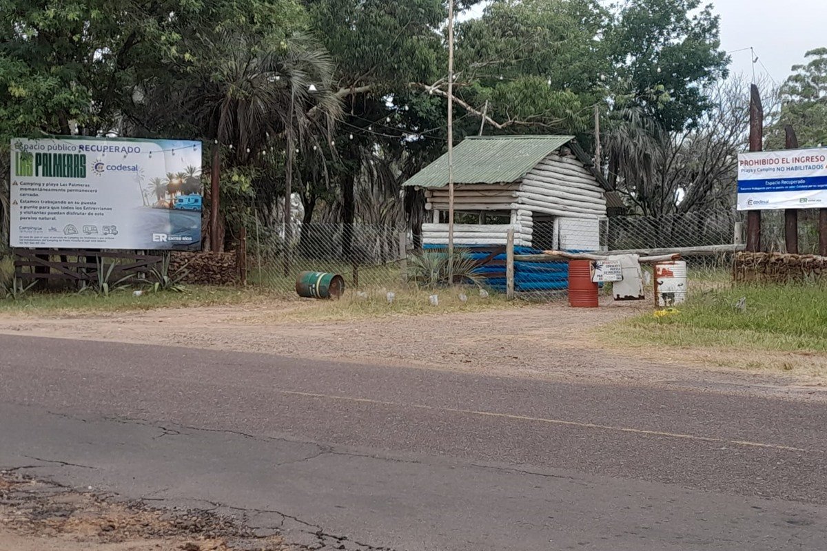 El ingreso al camping Las Palmeras