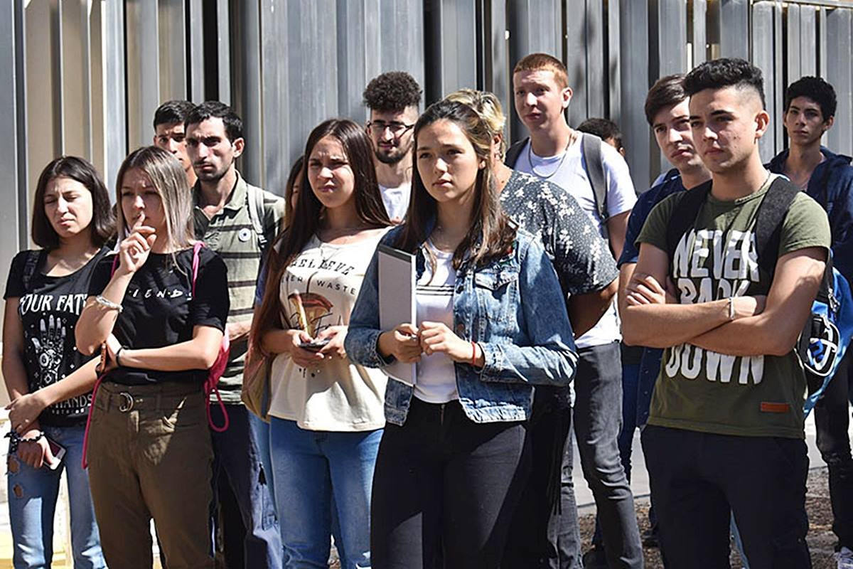 La medida alcanza a quienes est&eacute;n cursando estudios secundarios, terciarios o universitarios.