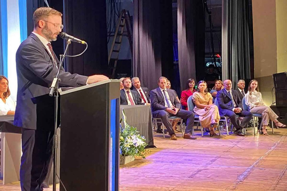 Azcue presentó un proyecto “que cambiará para siempre la matriz productiva de Concordia”
