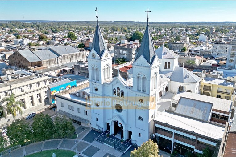 Un grupo de fieles puso en funcionamiento dos elementos ic&oacute;nicos de la catedral de Concordia