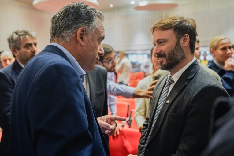 Azcué planteó al nuevo presidente uruguayo la importancia de impulsar la navegabilidad del río Uruguay