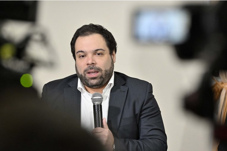 Troncoso reconoci&oacute; el parate en la econom&iacute;a y dijo que &ldquo;no es joda&rdquo; mantener la paritaria abierta