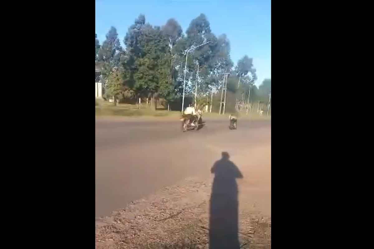 Descontrol y picadas de motos en uno de los accesos a Concordia.