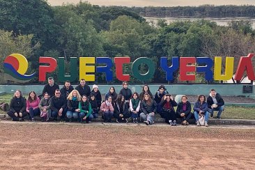 Estudiantes y docentes de la Tecnicatura Universitaria en Turismo Rural Estudiantes y docentes de la Tecnicatura Universitaria en Turismo Rural