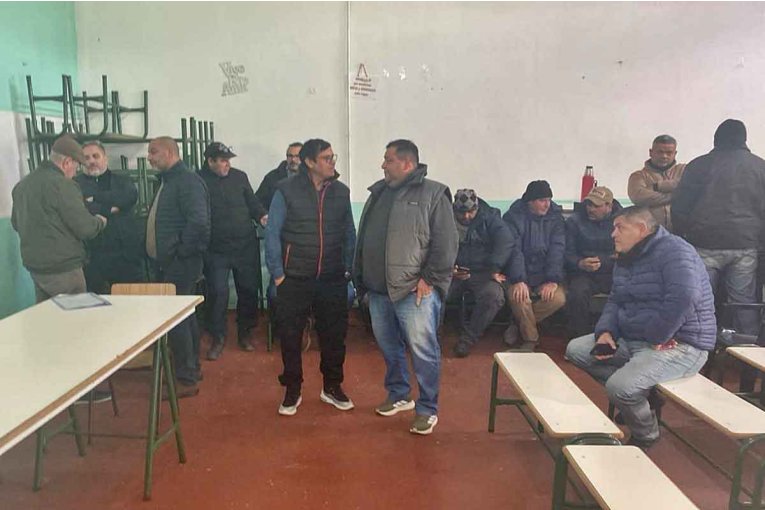 Gremios municipales se unieron para pedirle a Azcue que reincorpore a contratados
