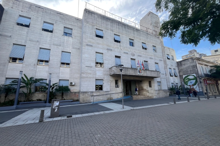 El decreto de Azcué para regular la actividad gremial en el municipio