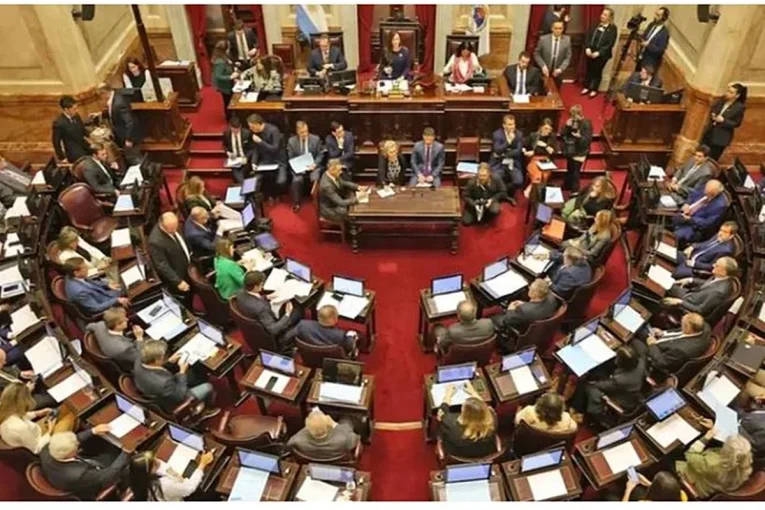 Un entrerriano entre los tres senadores que se abstuvieron de acompañar al Garraham y las universidades