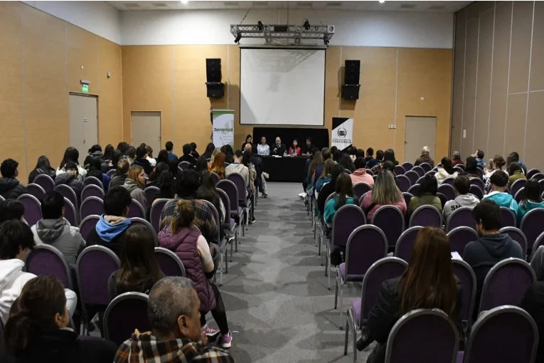 La municipalidad entregó los galpones a ECU para el armado de las carrozas estudiantiles