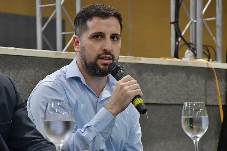 Dell Olio detalló lo que busca reglamentar el decreto sobre la actividad gremial