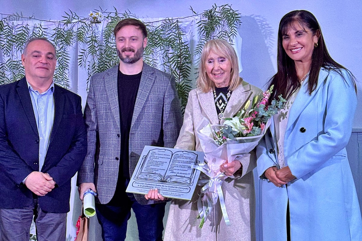 Gatto, Azcué, Reissenweber y Villalba, en la entrega del reconocimiento Gatto, Azcué, Reissenweber y Villalba, en la entrega del reconocimiento