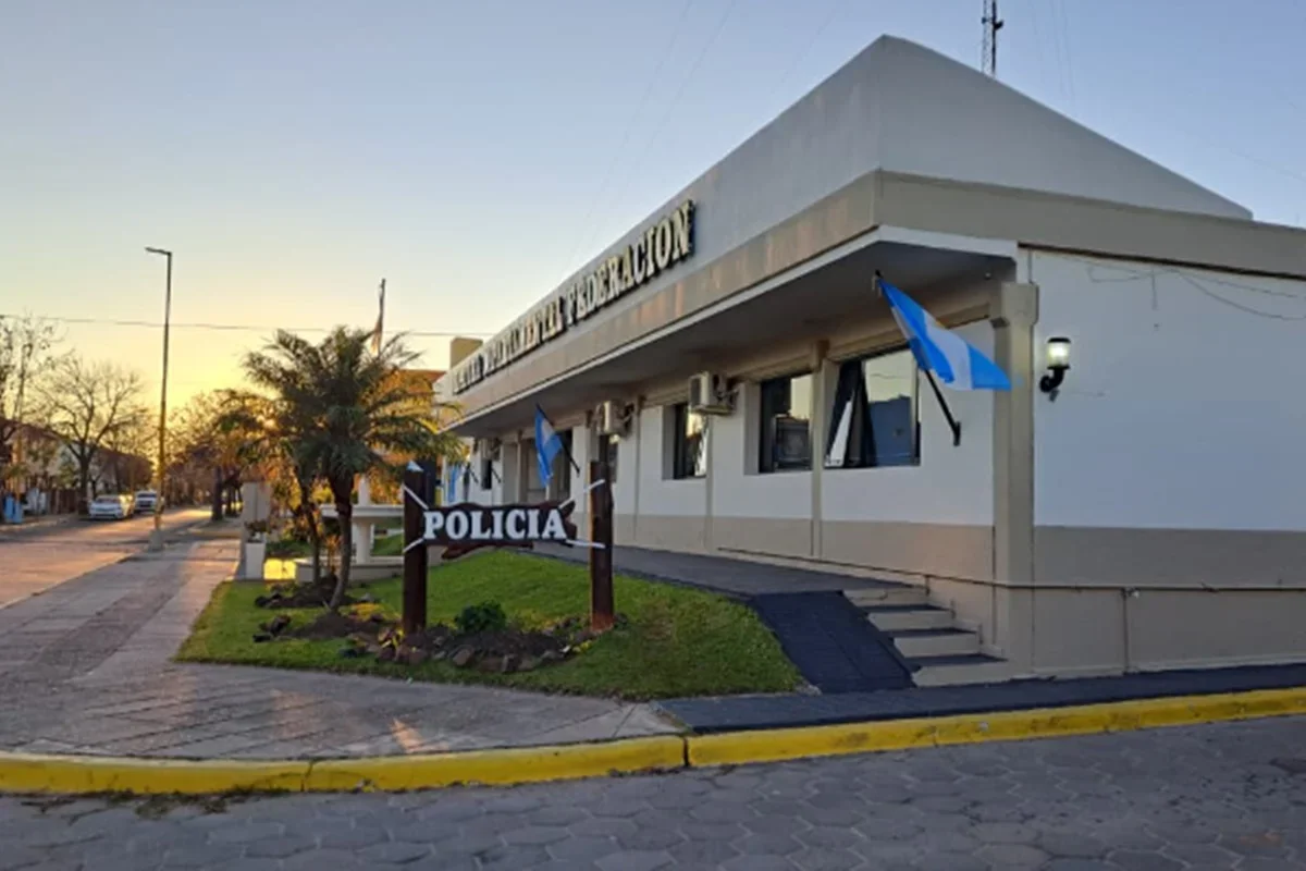 Todo comenzó tras la retención de la moto de su pareja. Todo comenzó tras la retención de la moto de su pareja.