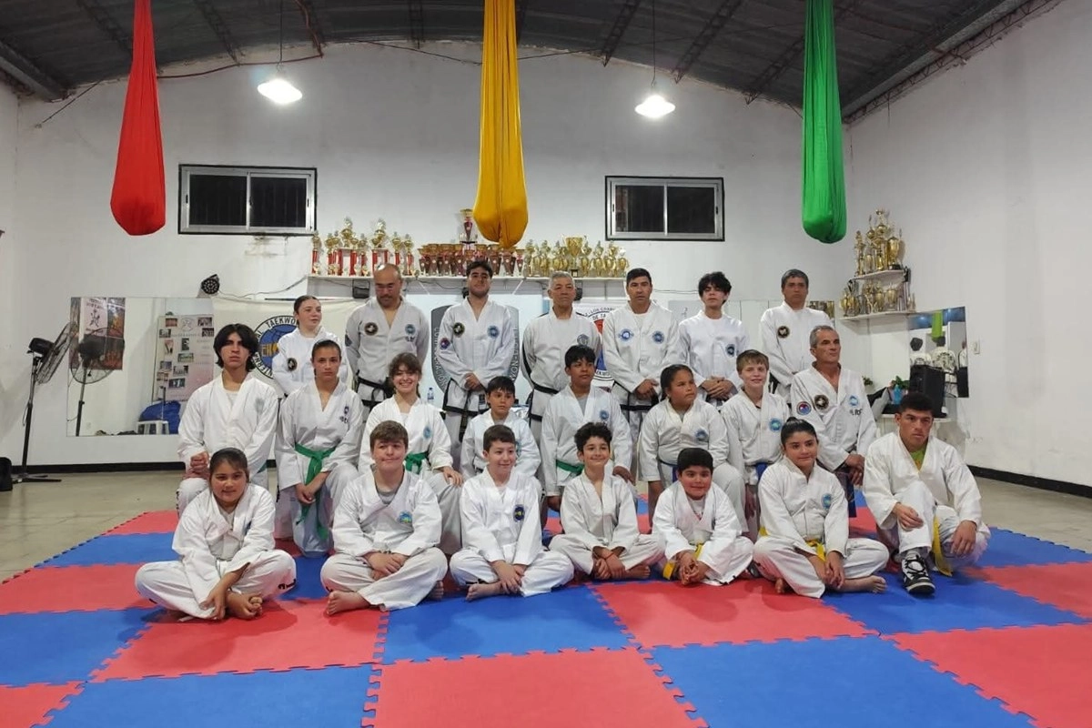 El Instituto Taekwon-Do ITF UL JI con exámenes. El Instituto Taekwon-Do ITF UL JI con exámenes.