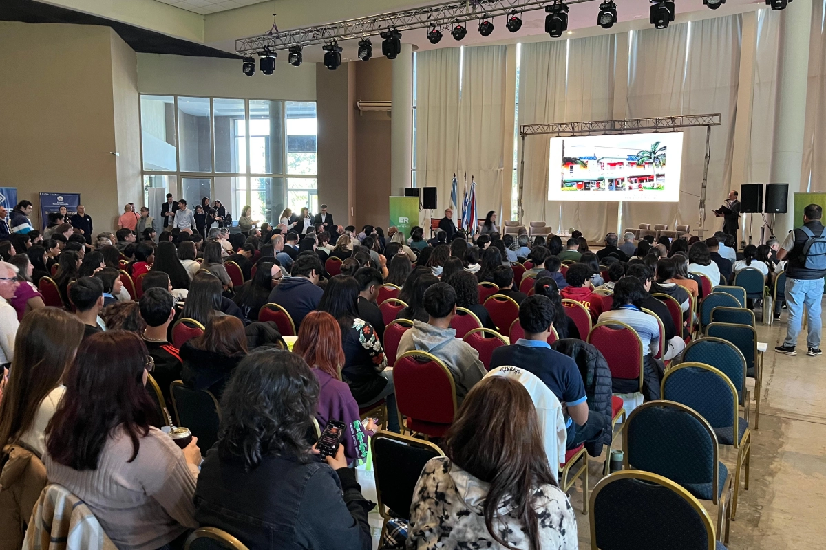 Durante el evento se remarcó la importancia de unir el sector público y privado. Durante el evento se remarcó la importancia de unir el sector público y privado.