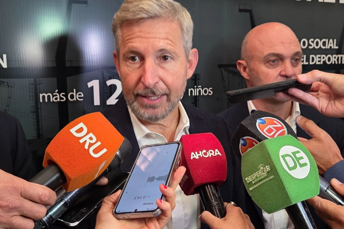 La Comisión estará integrada por legisladores y miembros del Poder Ejecutivo. La Comisión estará integrada por legisladores y miembros del Poder Ejecutivo.