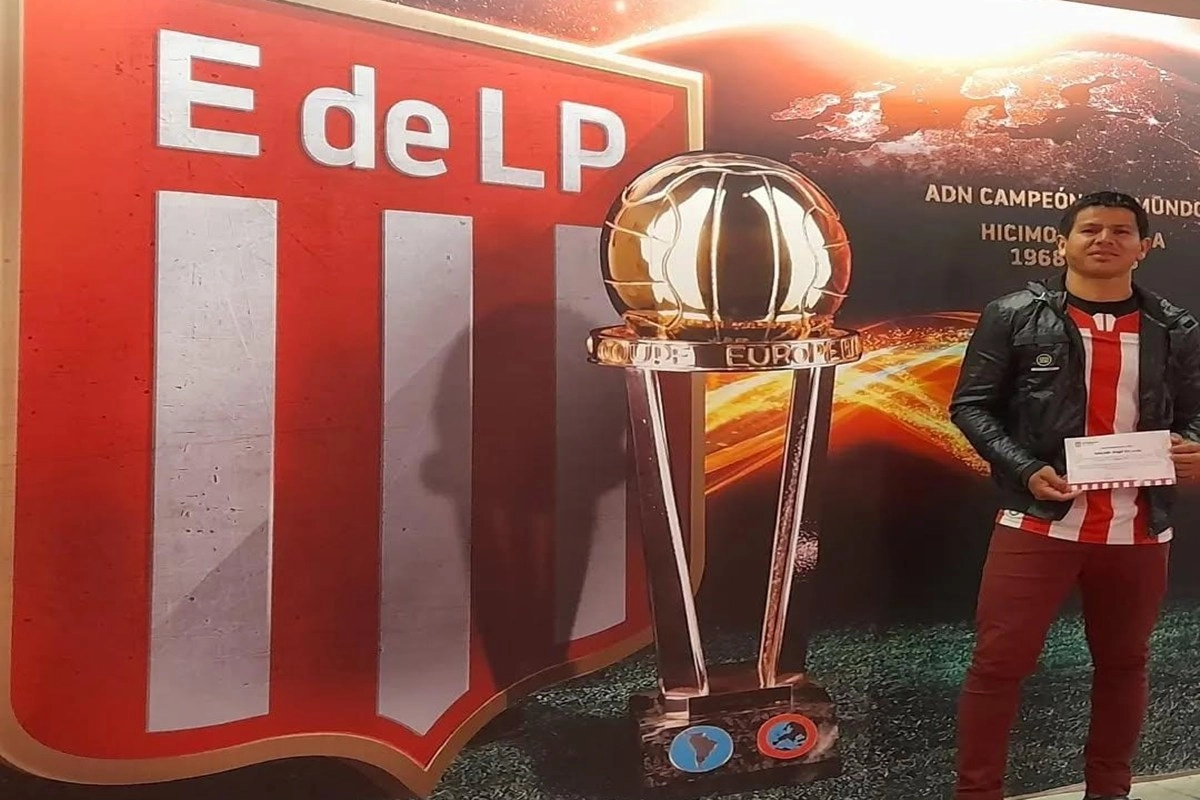 Un futbolista de la región en el futbol Senior de La Plata. Un futbolista de la región en el futbol Senior de La Plata.