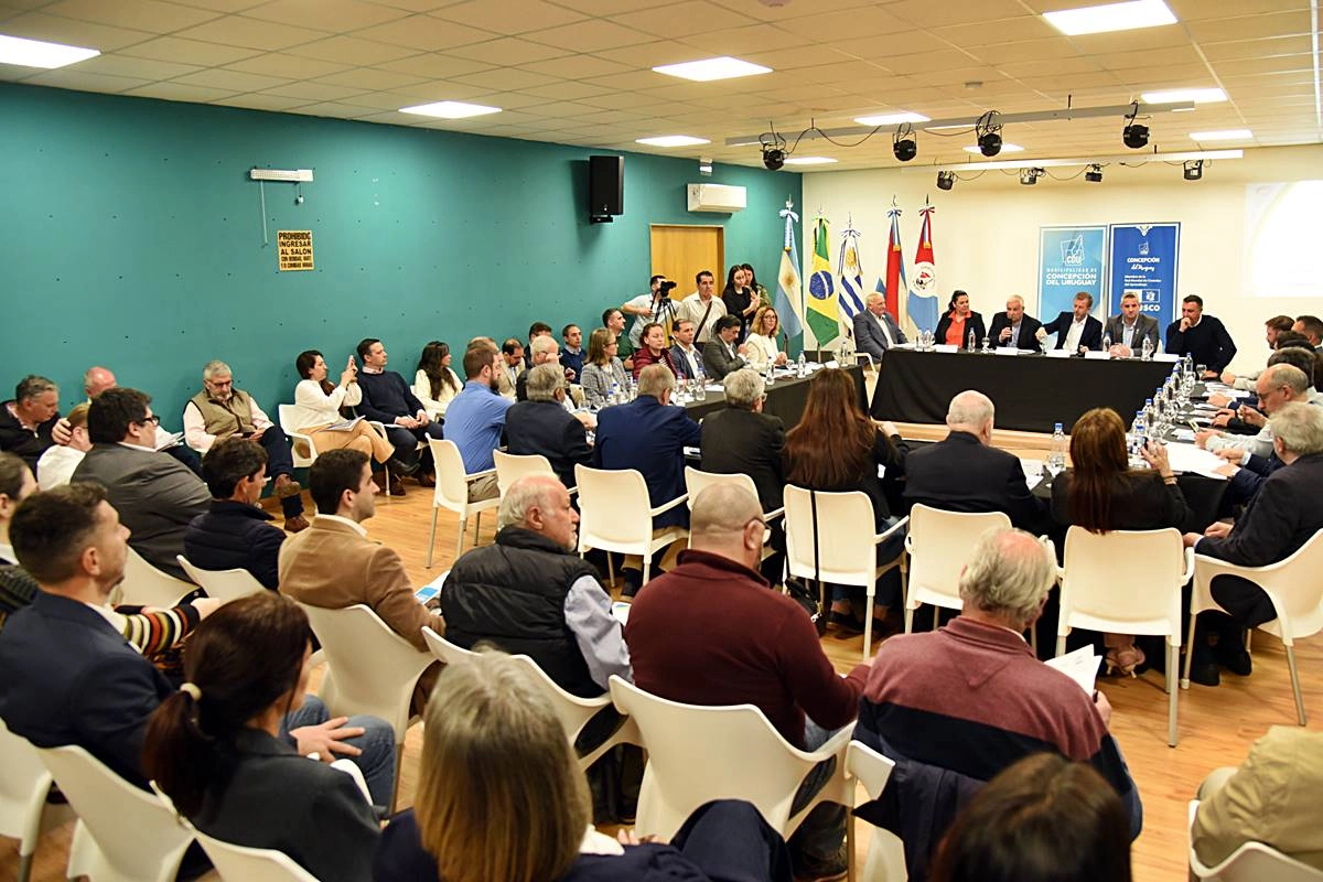 Reunión del Comité para el Desarrollo de la Cuenca del Río Uruguay Reunión del Comité para el Desarrollo de la Cuenca del Río Uruguay