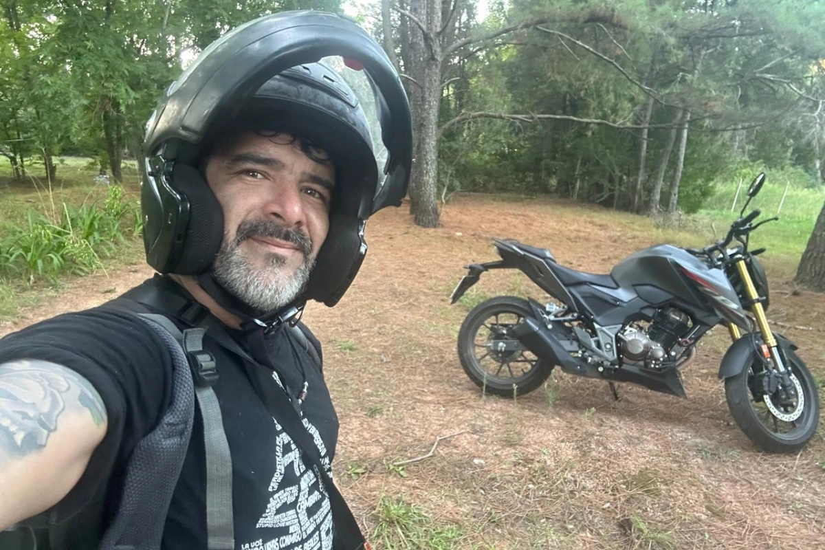 Fabio y su compa&ntilde;era de aventuras con la que recorre toda la ciudad