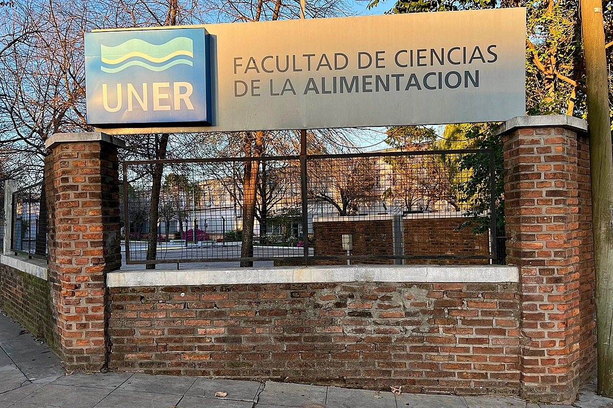 Frente de la Facultad de Ciencias de la Alimentación Frente de la Facultad de Ciencias de la Alimentación