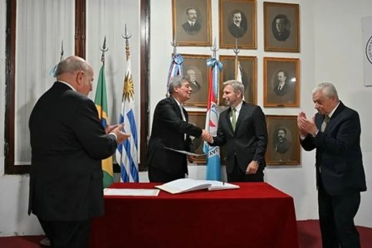 La entrega tuvo lugar en la Universidad de Concepción del Uruguay (UCU). La entrega tuvo lugar en la Universidad de Concepción del Uruguay (UCU).