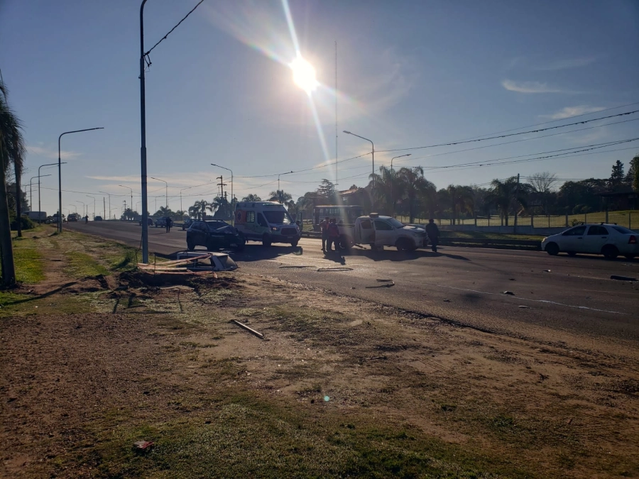 El impacto se dio entre tres veh&iacute;culos.