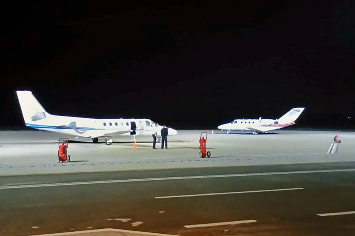 Dos de las tres aeronaves en el nuevo aeropuerto Dos de las tres aeronaves en el nuevo aeropuerto