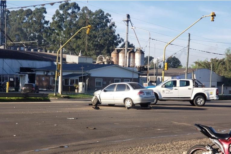 Tres vehículos protagonizaron un violento choque en un acceso a Concordia