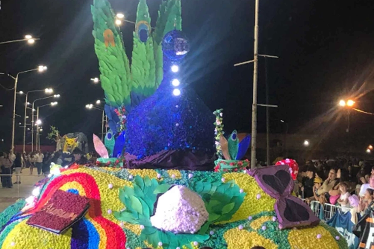 El clima inestable suma incertidumbre a los desfiles de carrozas estudiantiles