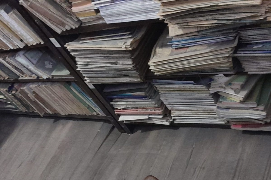 Uno de los sectores de la biblioteca con problemas de suelos.